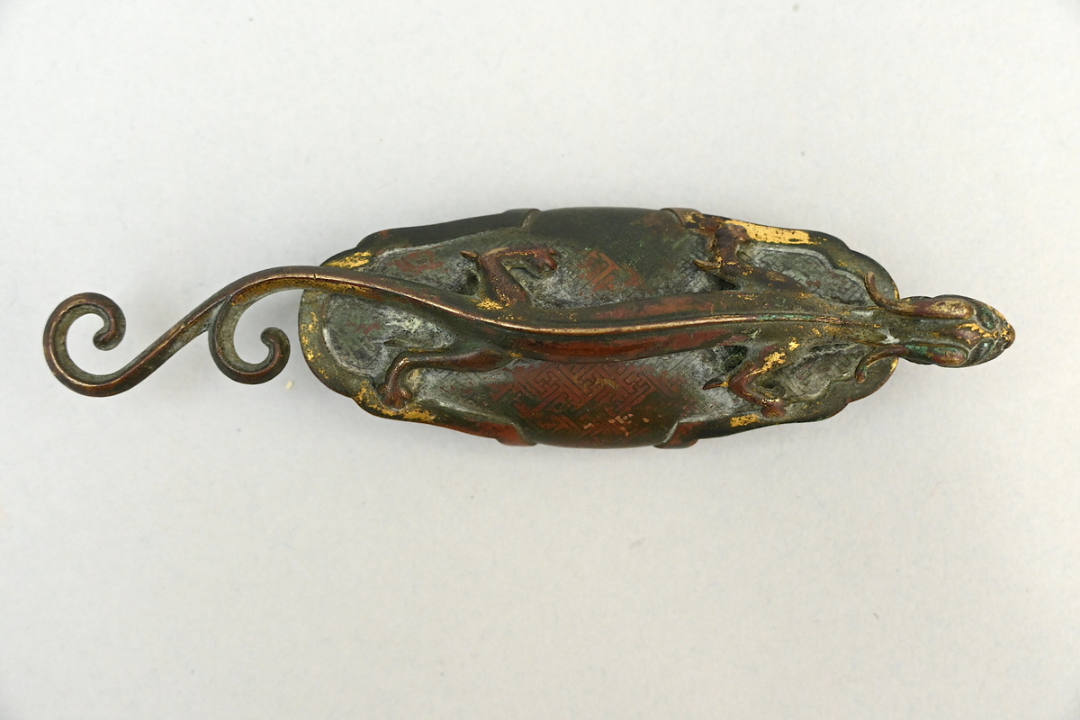 A rare bronze decorative element of a Chinese sword 'dragon' (L13cm)(*) - Image 6 of 7