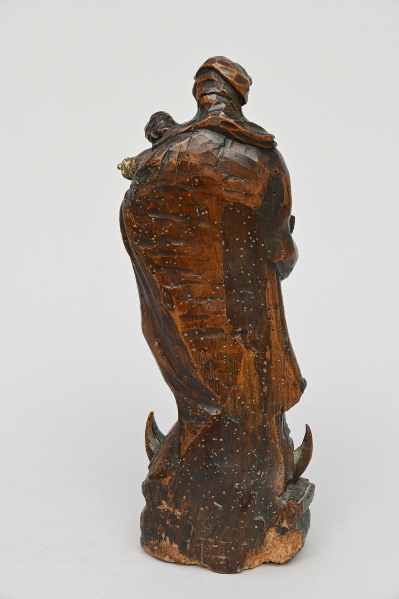 Our Lady and Child in walnut, 17th century (h42cm) (*) - Image 3 of 4