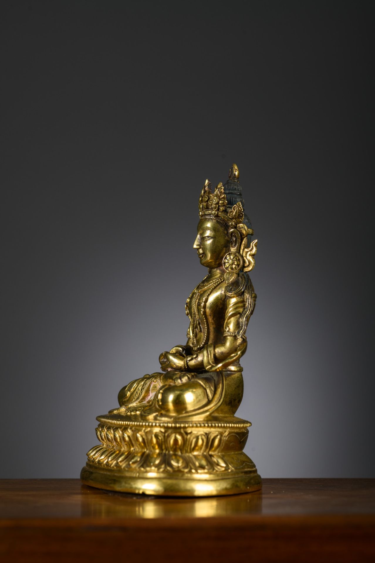 Sino-Tibetan gilt bronze sculpture 'Amitayus', 18th century (h 13.5 cm) - Image 2 of 5