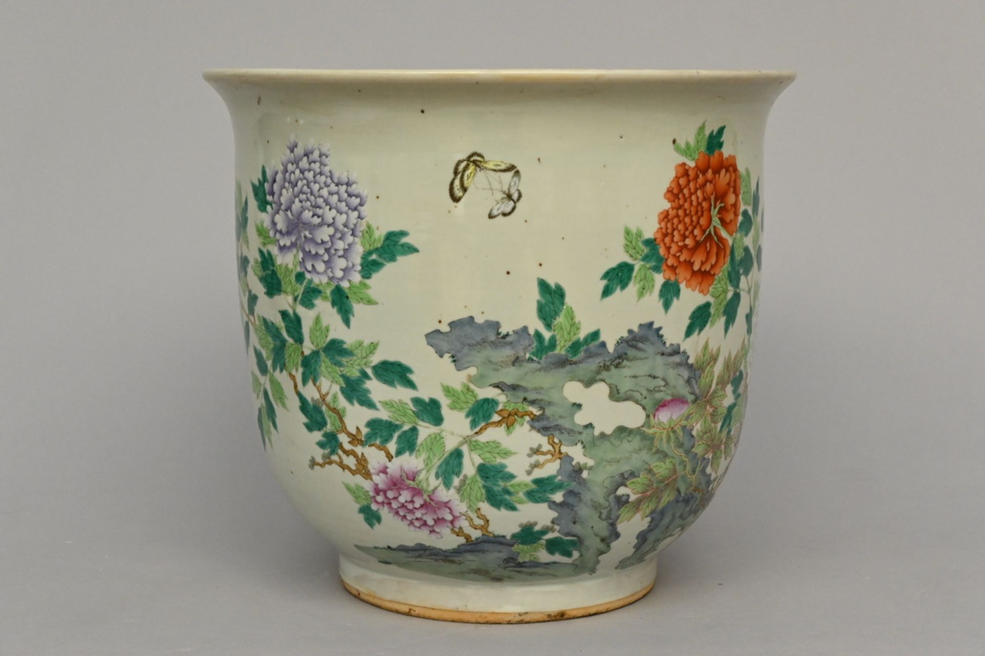 Chinese porcelain flower pot 'peonies' (36x40.5cm) - Image 2 of 5