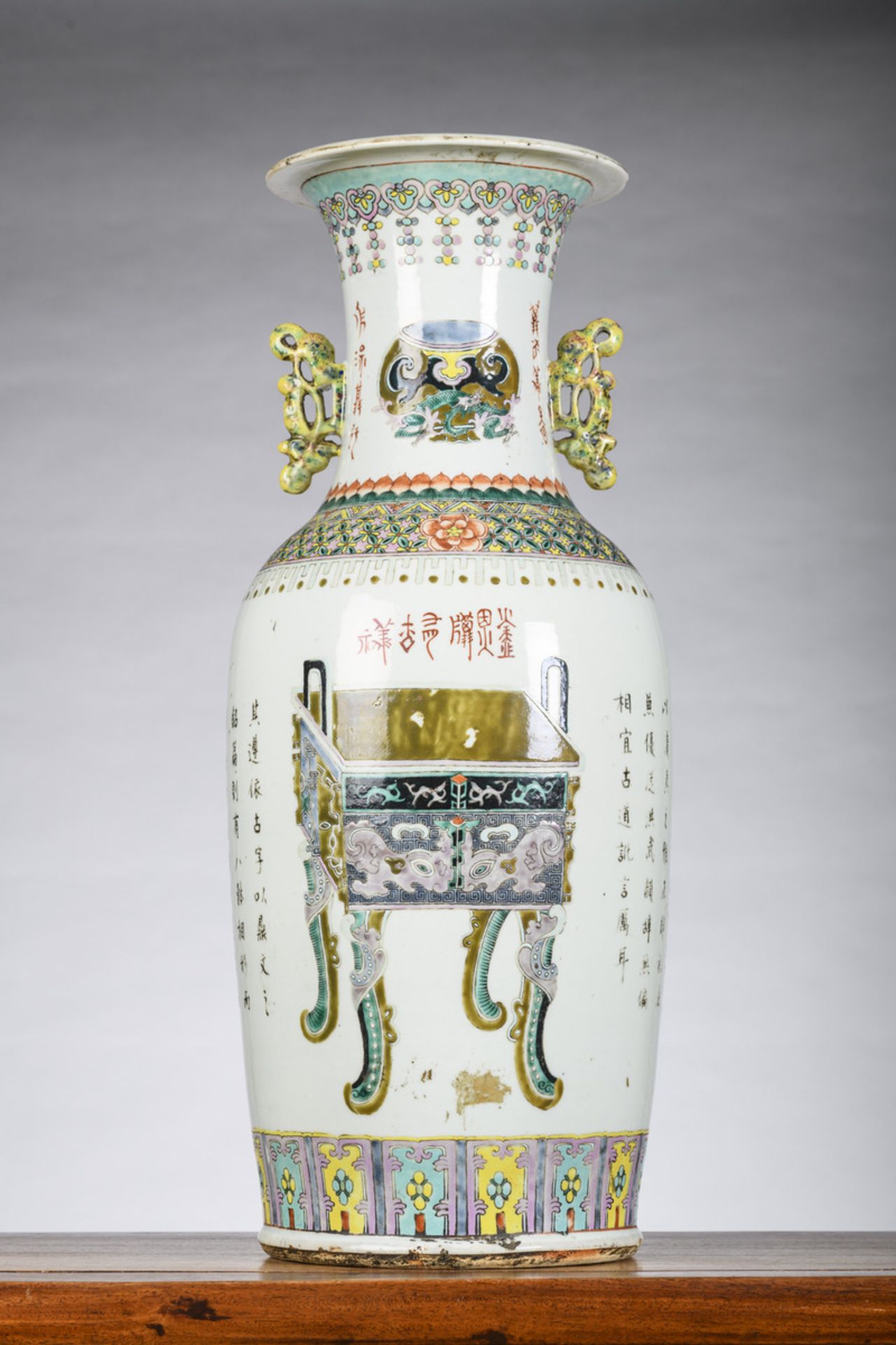 Chinese porcelain vase 'Antiquities' (h60.5cm) (*)