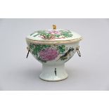 Chinese rice warmer in famille rose porcelain (dia19.5 h20cm)