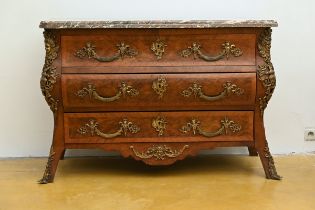 Louis XV style chest of drawers with bronze fittings (92x133x53cm)