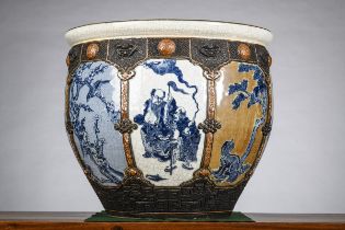 A Large Chinese porcelain planter 'immortals', Nankin 19th century (h47 dia51cm)