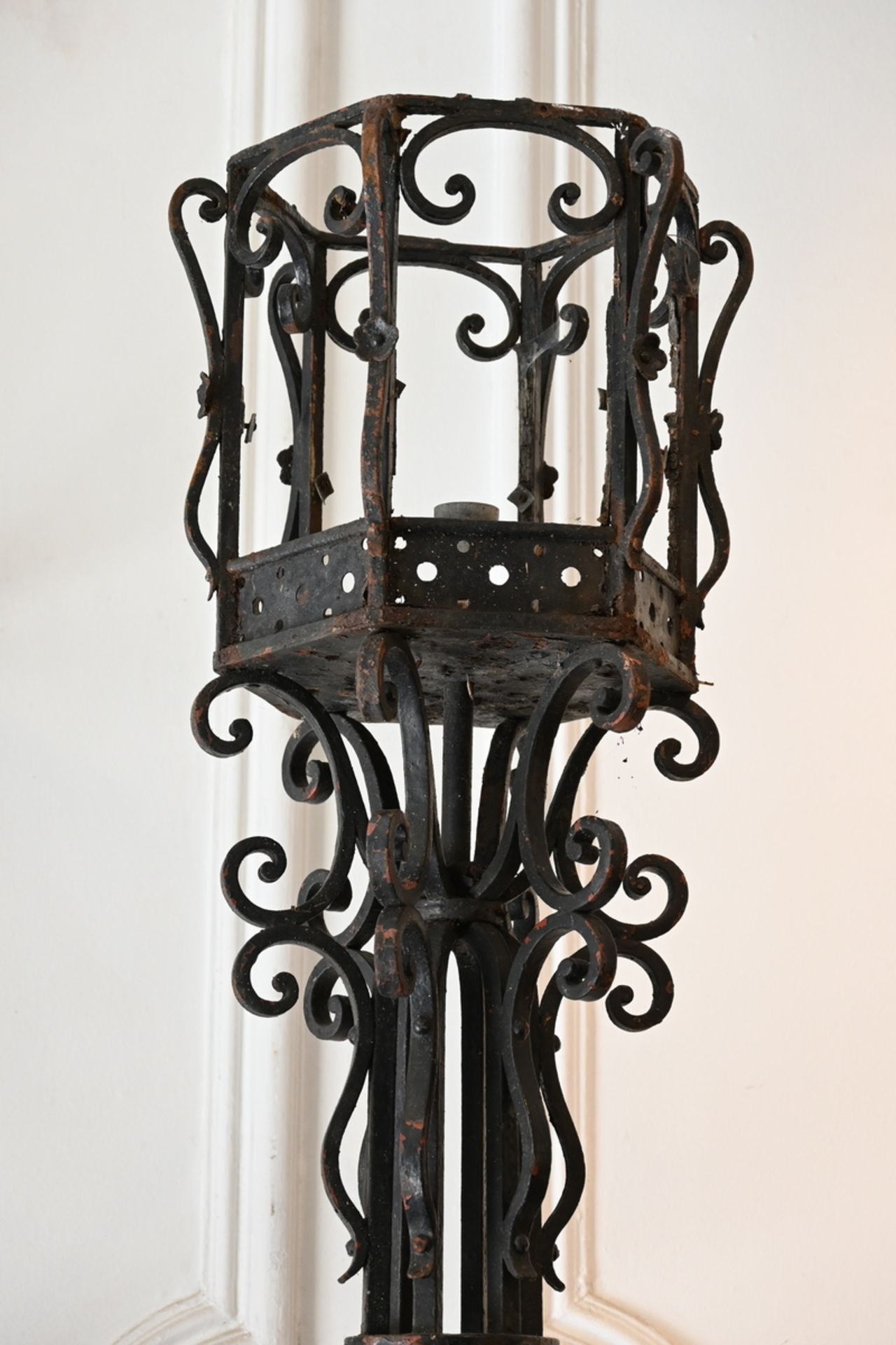 Large cast iron lantern (h296cm) - Image 2 of 4