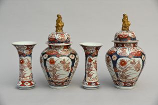 A Japanese set of Imari vases (h 22-36cm) (*)