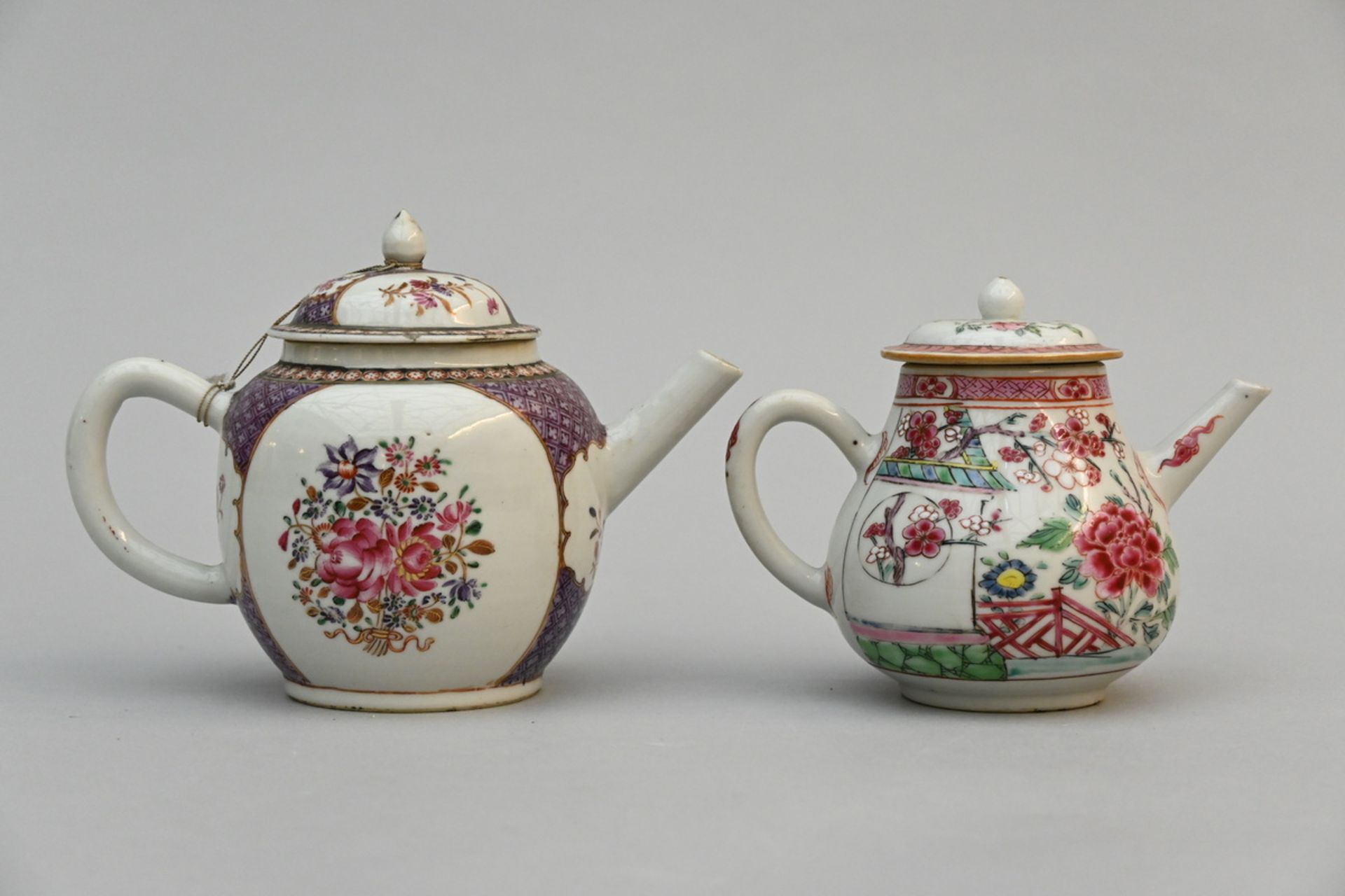 Two teapots in Chinese porcelain 'flowers', 18th century (14.5x12cm) (*)