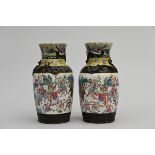Pair of Nankin famille rose vases 'warrior', 19th century (h35cm) (*)
