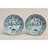 Pair of Chinese porcelain plates 'elegant ladies', Kangxi period (dia22cm) (*)