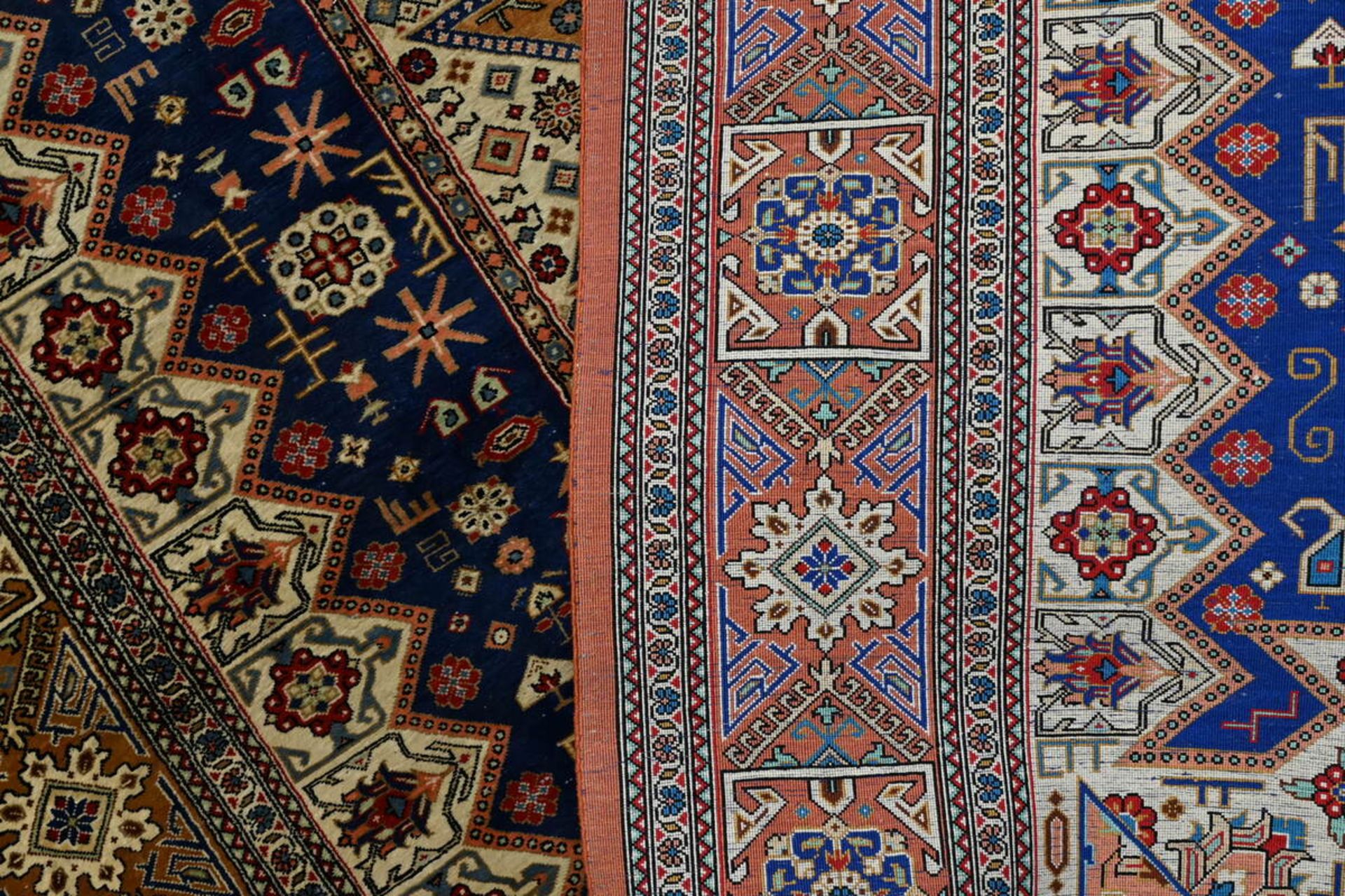 Two Oriental carpets 'pink' (152x98cm) 'blue ground' (153x100cm) (*) - Image 6 of 7