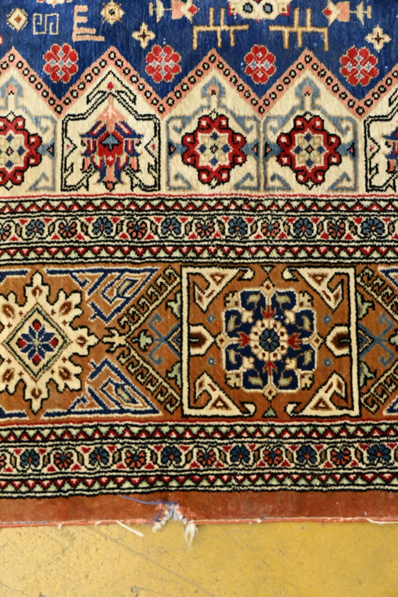 Two Oriental carpets 'pink' (152x98cm) 'blue ground' (153x100cm) (*) - Image 7 of 7