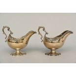 A pair of silver sauceboats, England (17.5x20x10cm) (1080gr.)