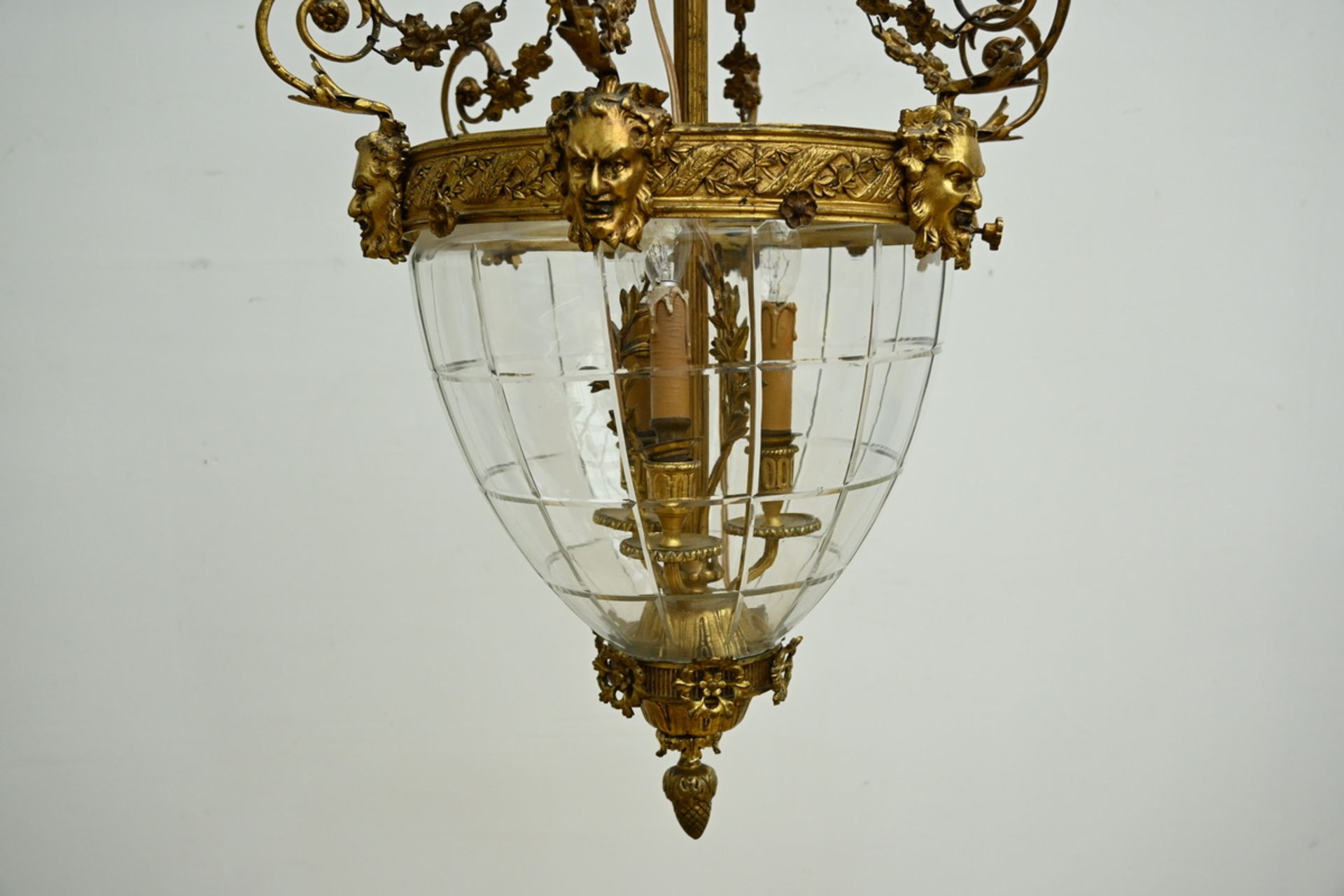 A bronze lantern with glass coupe, 19th century (h96 dia40cm) - Image 3 of 3