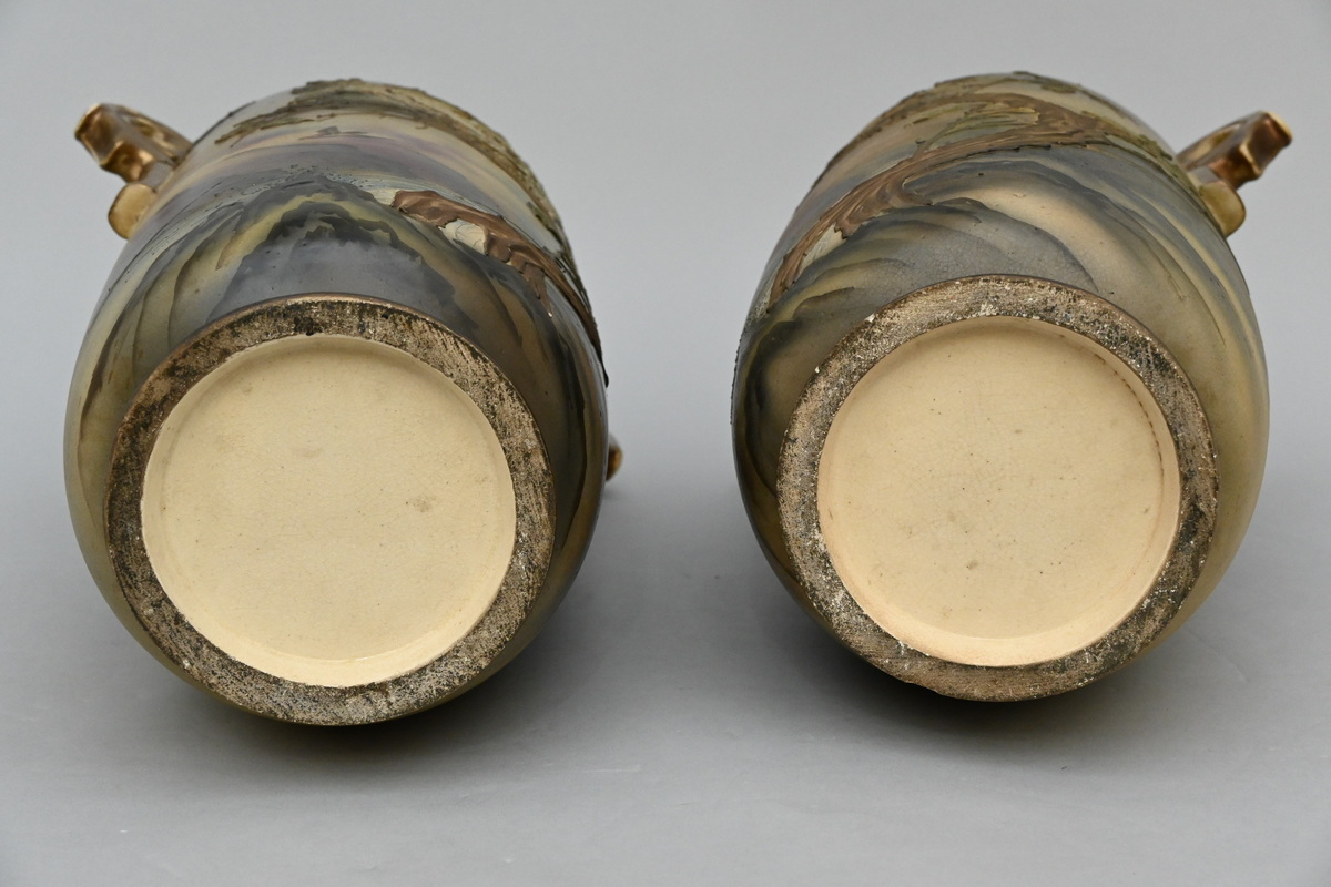 A pair of Japanese earthenware vases 'eagles' (h55cm) (*) - Image 4 of 5