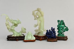 5 Chinese pieces in hard stone, lapus lazuli and malachite (between 6.5 & 20 cm high) (*)