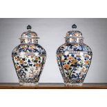 A pair of Japanese Imari vases, 18th century (h64cm) (*)
