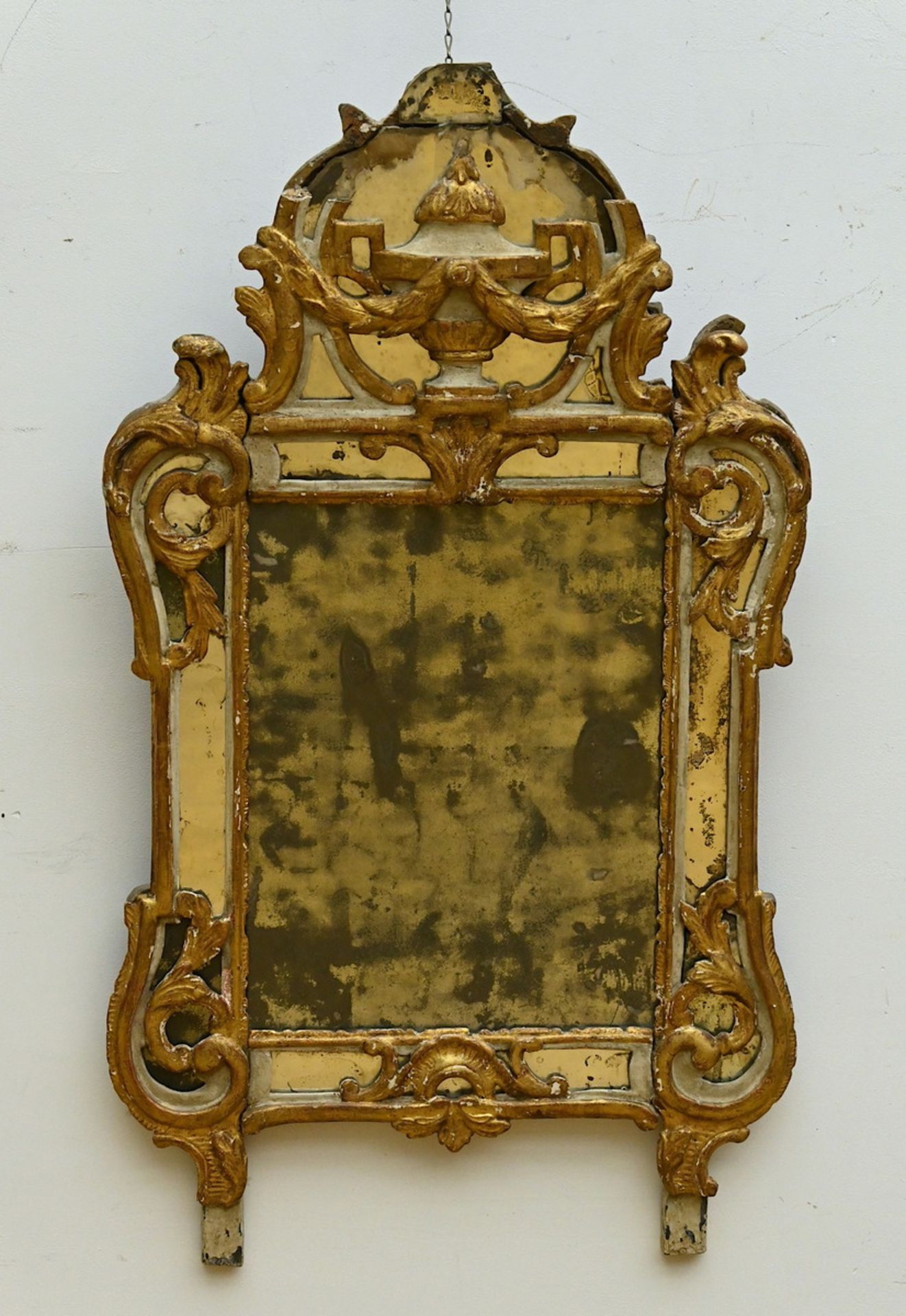 A mirror in sculpted wood, 18th century (108x59cm) (*)