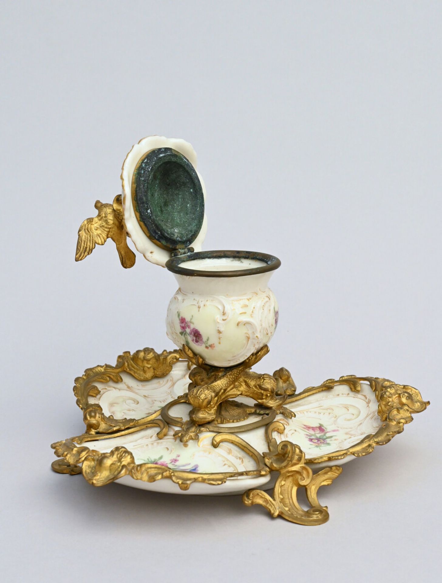 Ink set and brush holder in KPM porcelain and gilt bronze (h19 dia22cm) (25x9cm) - Image 3 of 5