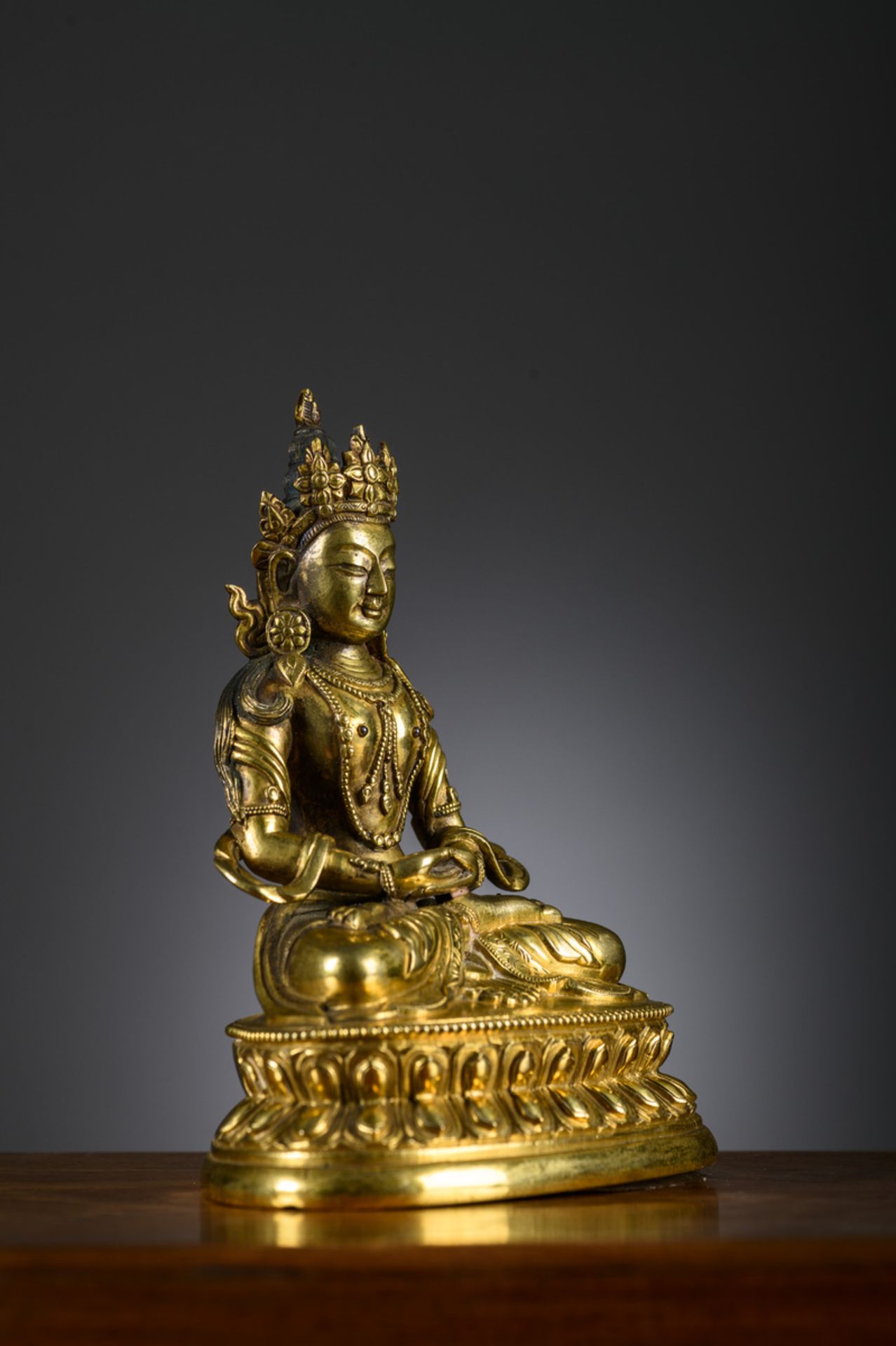 Sino-Tibetan gilt bronze sculpture 'Amitayus', 18th century (h 13.5 cm) - Image 4 of 5