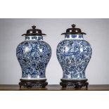 A pair of Chinese blue and white vases 'phoenixes', Kangxi period (h34cm) (*)