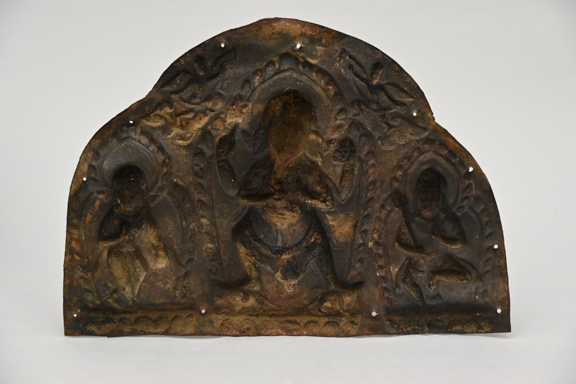 Bas-relief in copper repoussÈ 'Ganesha with two deities' (30x41cm) - Image 3 of 3