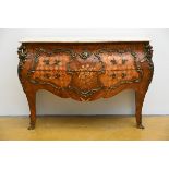 A Louis XV style chest of drawers with inlaywork and bronze decoration, 20th century (90x132x51cm)