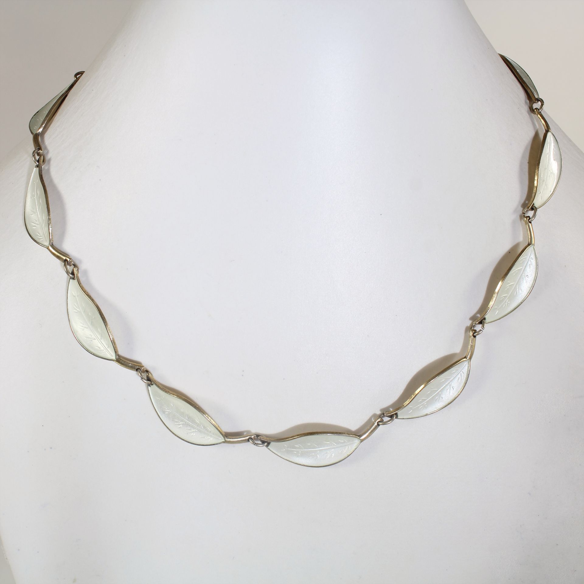 Lot: Silberschmuck von DAVID ANDERSON, 1 Collier, BLATT, Silber 925/000 verg., sig. D-A, ... - Bild 2 aus 4