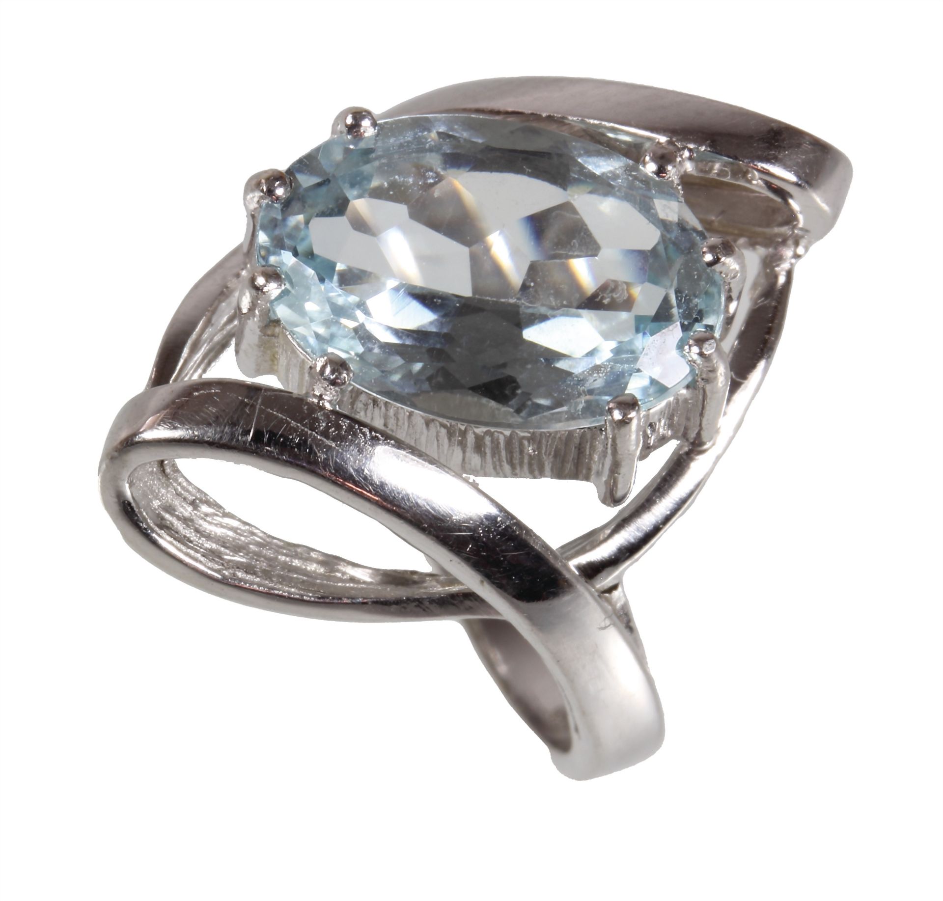 Ring, WG 585/000, ovaler Aquamarin ca. 4,2 ct (fac. ca. 13,2 x 9,3 mm), RW ca. 52, total 6,6 g