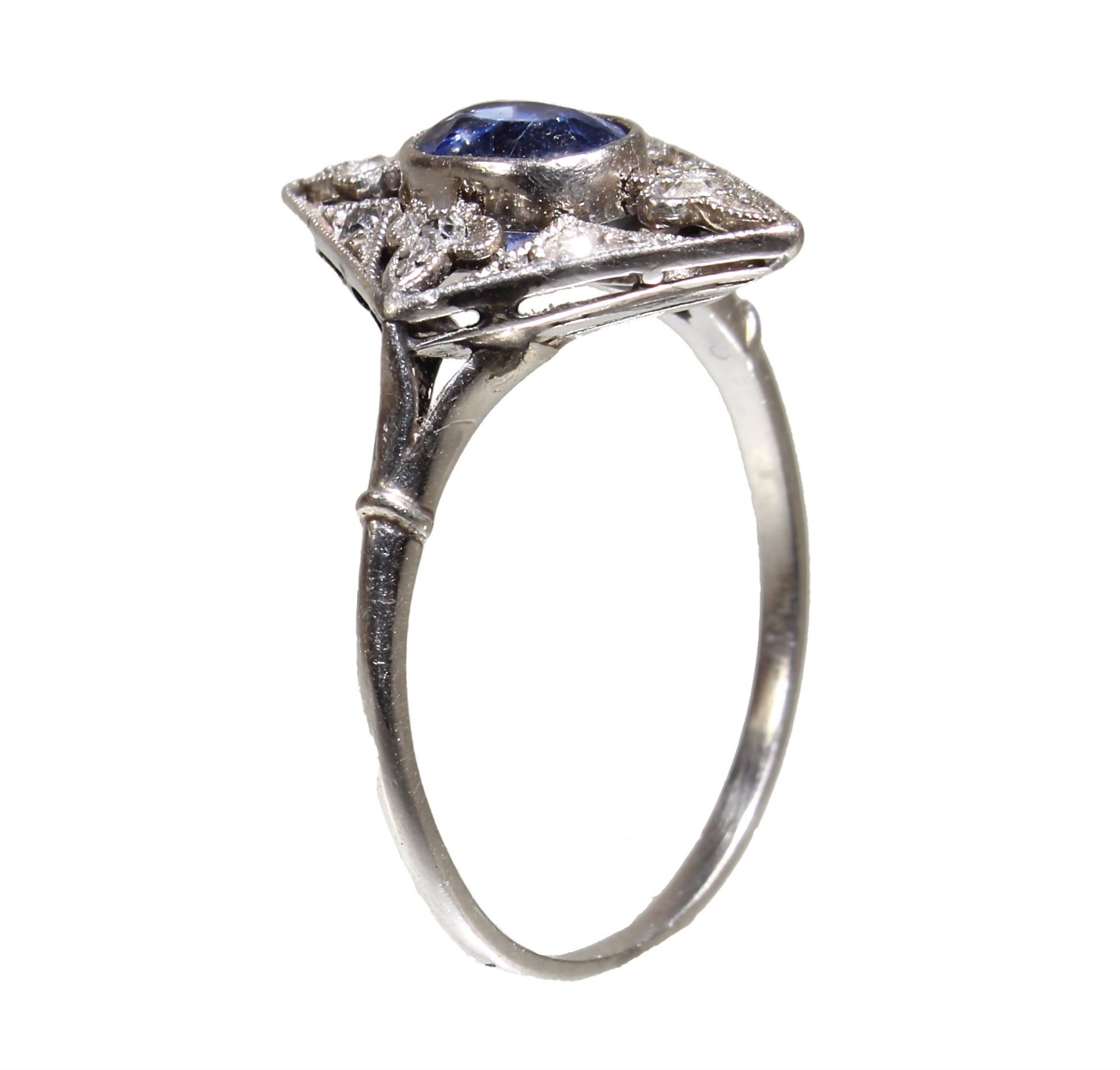 ring, ART-DECO 1920s, platinum (tested), central sapphire in cushion-cut c. 0.6 ct  (5.5 x 4.0 ... - Image 2 of 2