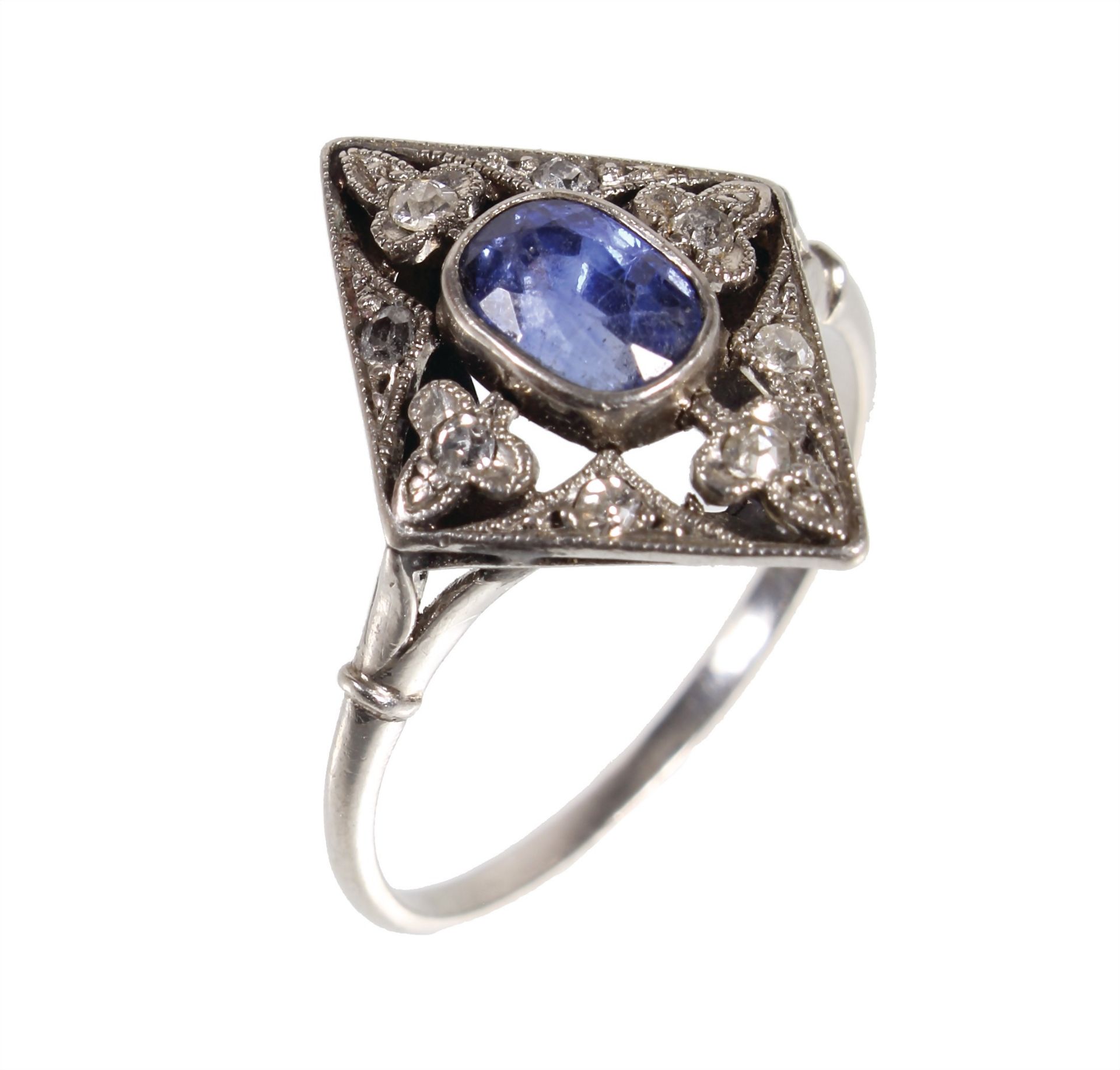 ring, ART-DECO 1920s, platinum (tested), central sapphire in cushion-cut c. 0.6 ct  (5.5 x 4.0 ...