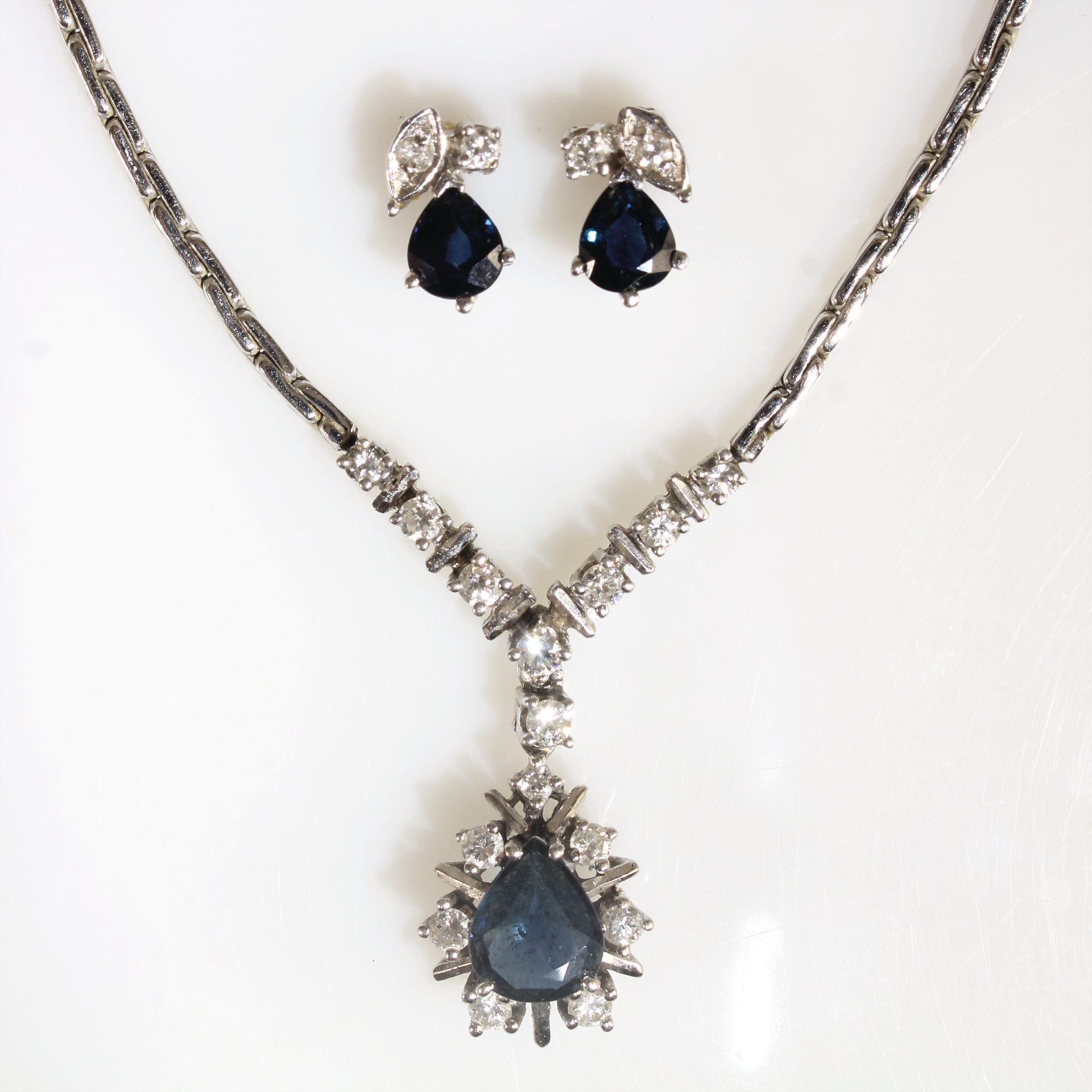 Lot: Collier u. Ohrstecker, WG 585/000, Collier, 14 Brillanten ca. 0,45 ct w-vs, ein ...