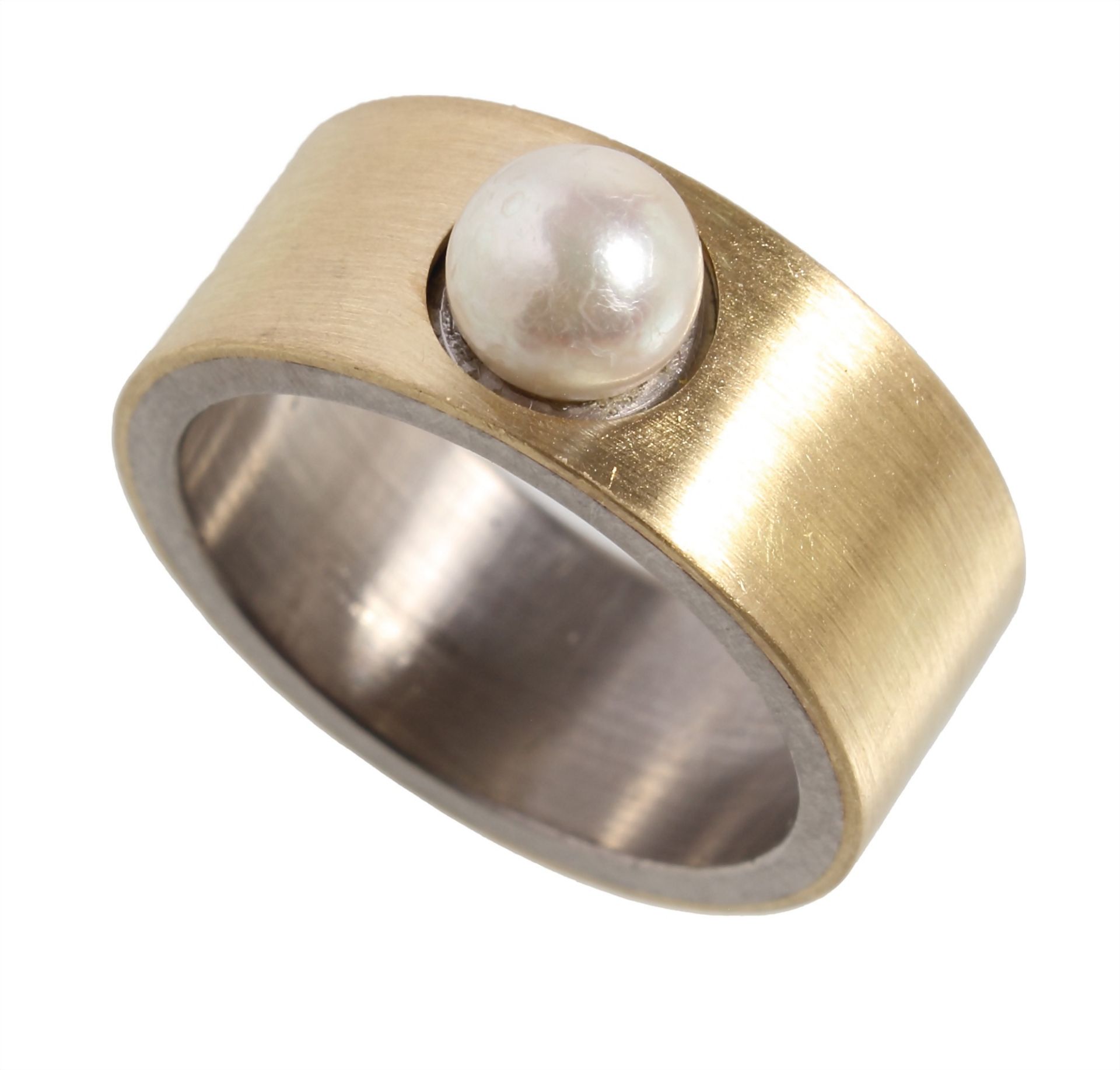 Ring, GG 750/000, 1 Akoja-Perle, Innenring in Weißgold 750/000, B = 7,8 mm, RW ca. 51, total 12,7 g