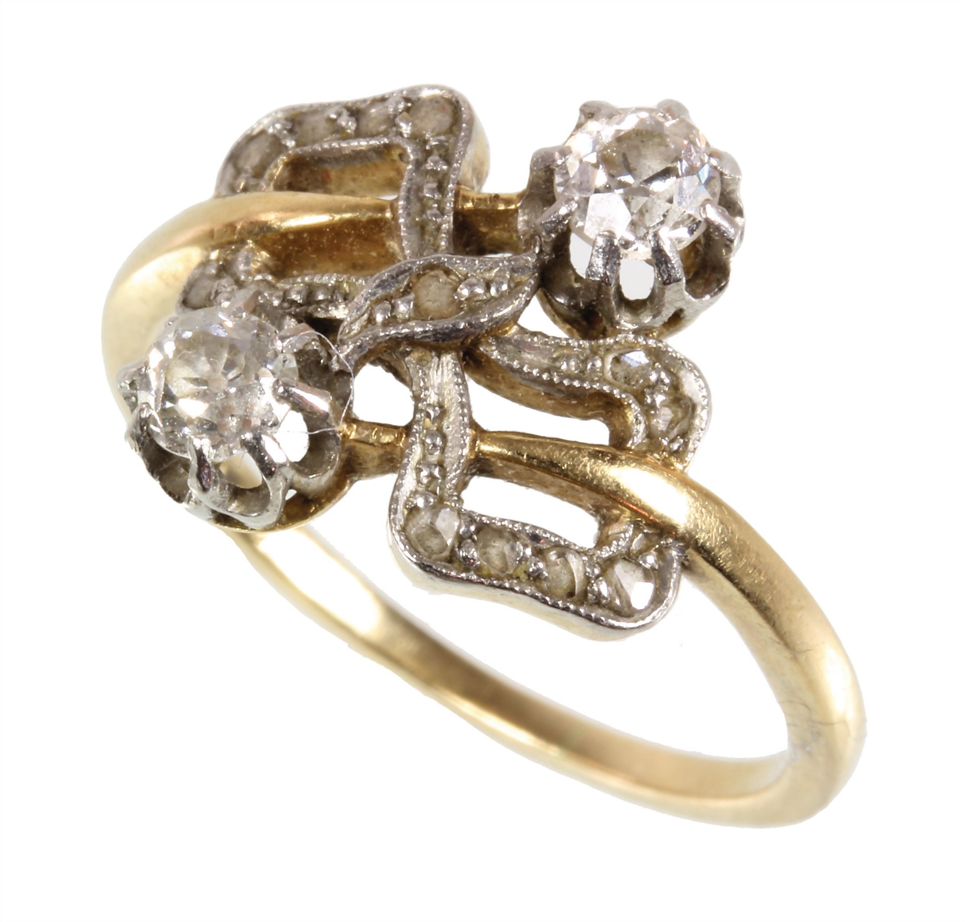 Ring, 1910/20er Jahre, GG 750/000, 2 Altschliff-Diamanten ca. 0,40 ct weiß, in der Schleife ...