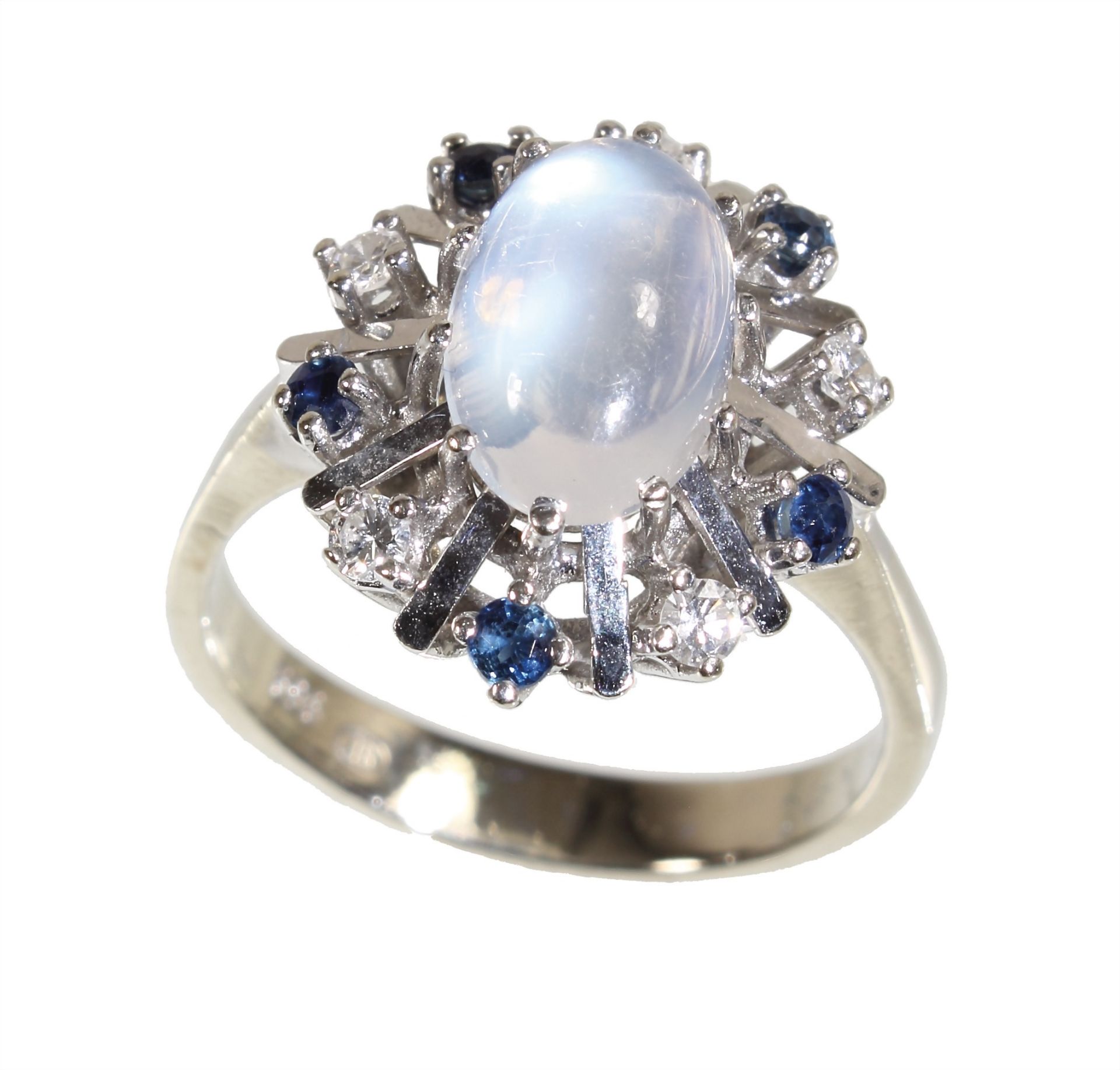 Ring, WG 585/000, sig. J.B., zentraler Mondstein (Ceylon), im Kranz 5 Stck. 8/8-kant Diamanten ...