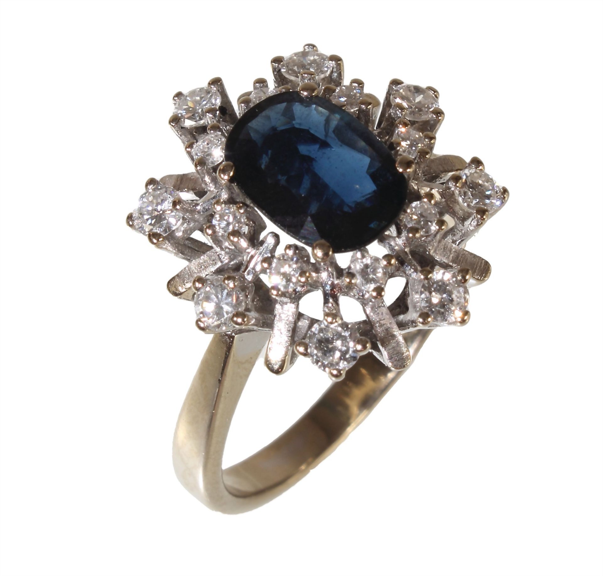 Ring, GG 585/000, ovaler Saphir ca. 1,16 ct (eingraviert) ct, ca. 8,3 x 6,0 mm, 16 Brillanten ...