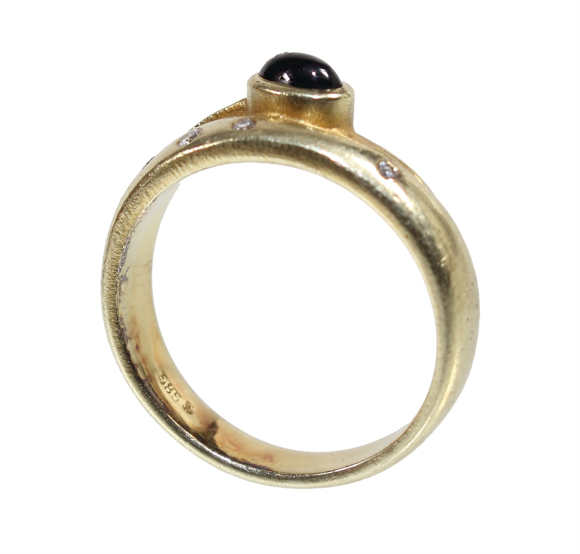 Ring, GG 585/000, 1 Saphir-Cabochon, 4 Brillanten ca. 0,04 ct tw/w-vsi, RW ca. 54,0 - Bild 4 aus 4