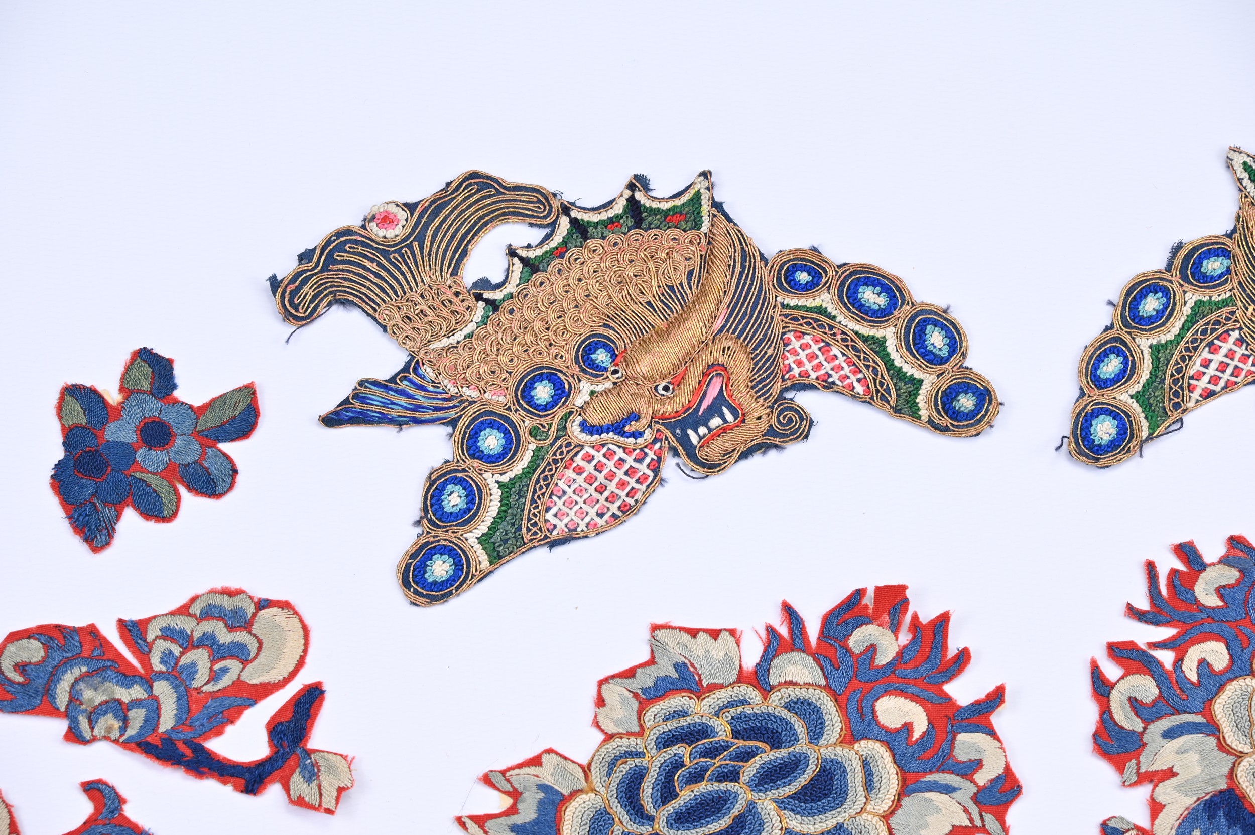 A GROUP OF CHINESE EMBROIDERY FRAGMENTS, LATE 19TH/EARLY 20TH CENTURY. Each cut-out, comprising: a - Image 5 of 6