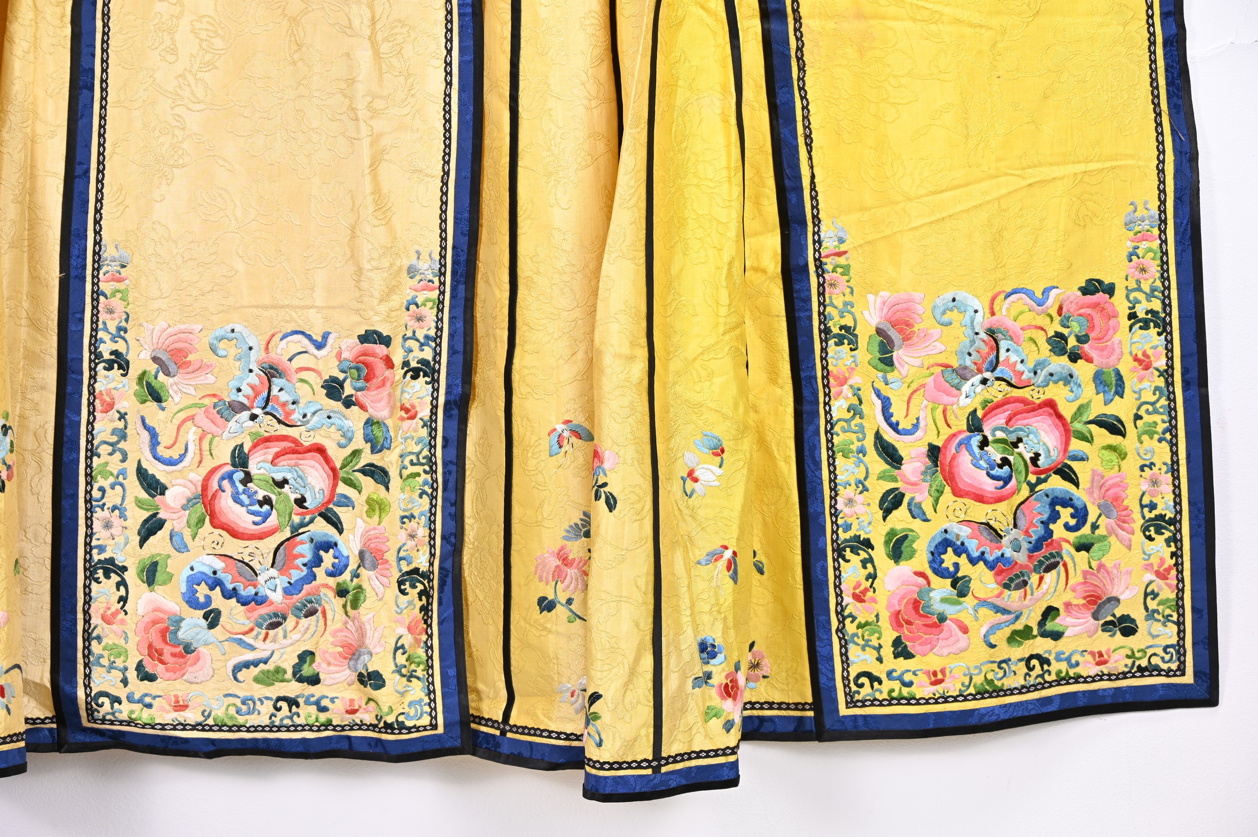 A CHINESE EMBROIDERED YELLOW DAMASK SILK SKIRT AND A PINK SILK PANEL FROM A SKIRT, LATE 19TH/EARLY - Image 3 of 5