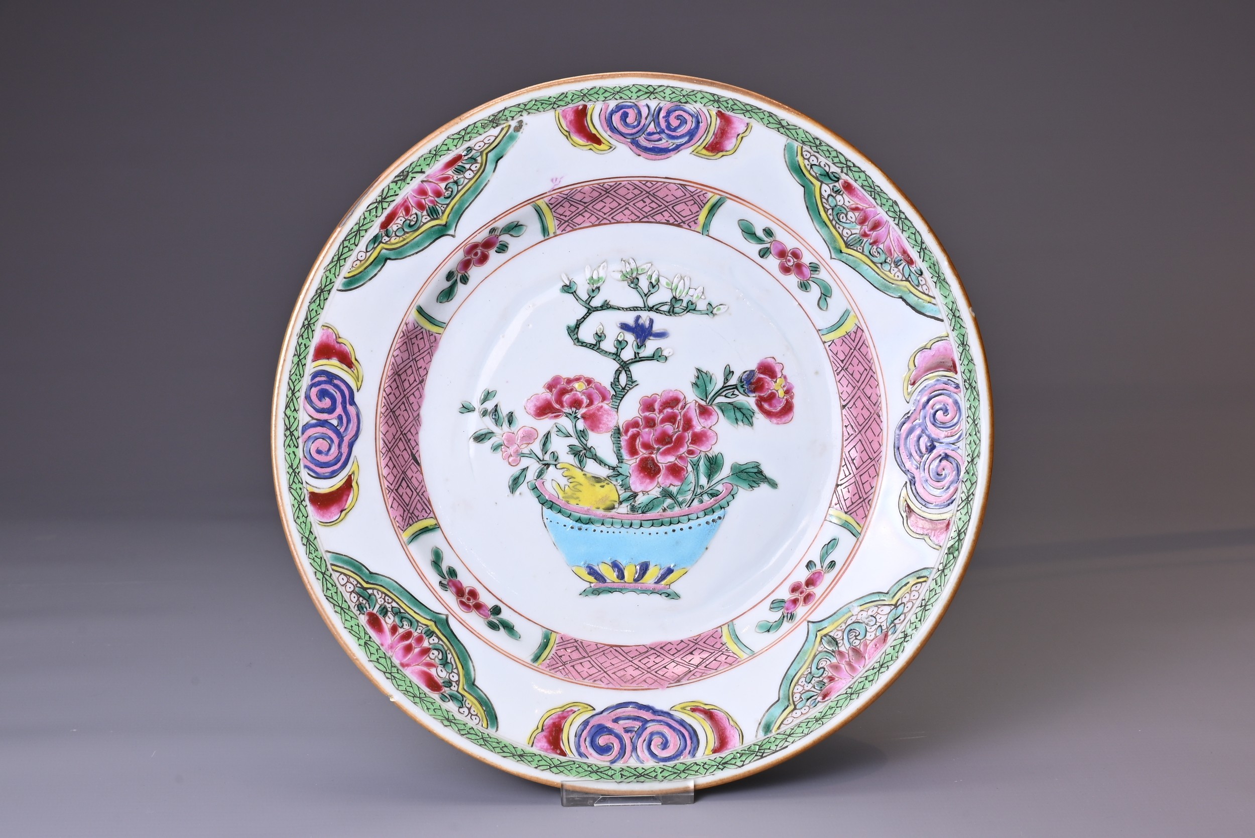 A CHINESE FAMILLE ROSE PORCELAIN DISH, 18TH CENTURY. Decorated in vibrant enamels with floral basket