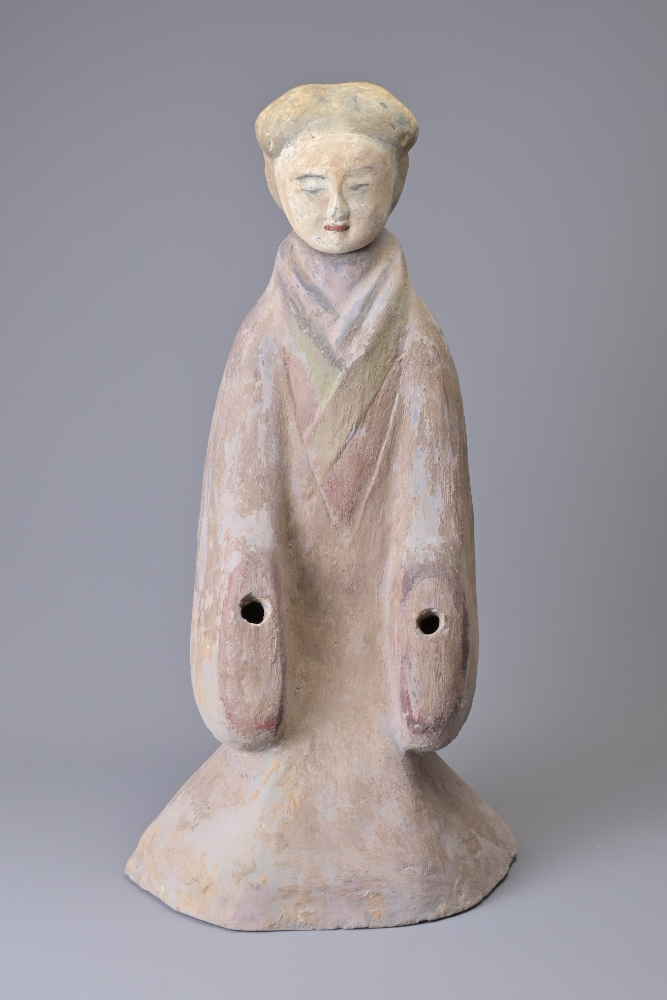 A LARGE CHINESE PAINTED GREY POTTERY FIGURE OF KNEELING COURT LADY, HAN DYNASTY. Heavily potted - Image 3 of 6