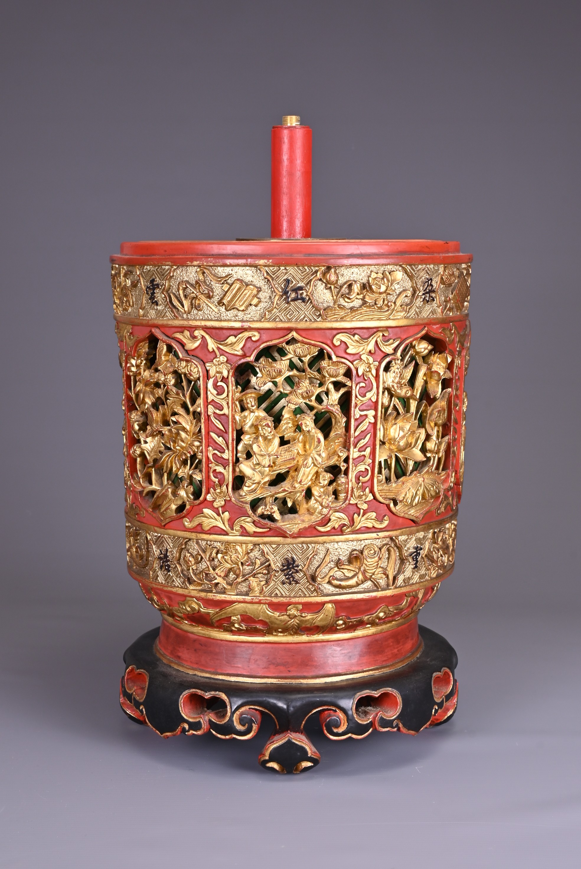 A LARGE CHINESE RED AND GILT WOOD BOX, 19TH CENTURY. Of cylindrical form on a ruyi base, well carved