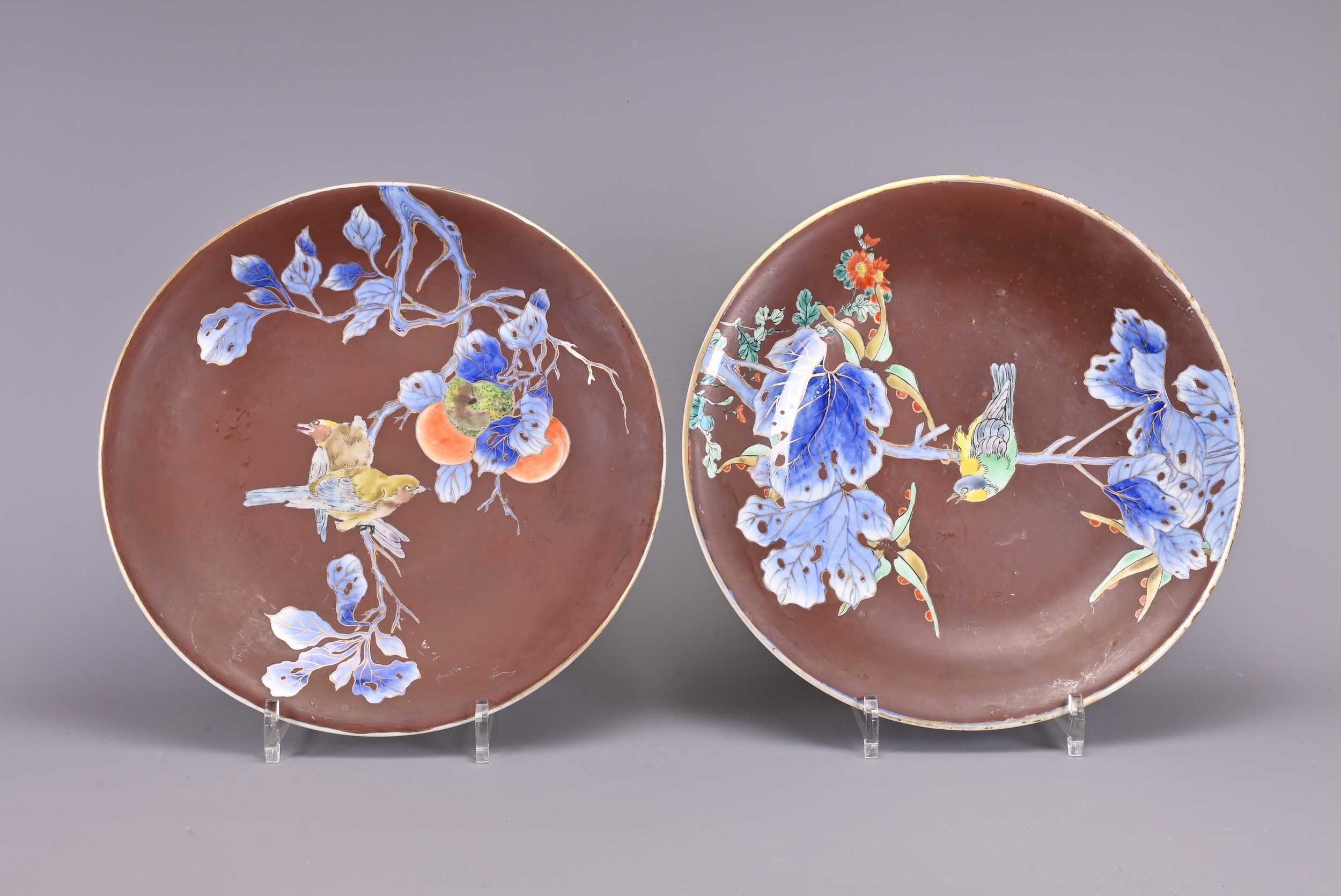 A PAIR OF JAPANESE BROWN-GROUND CIRCULAR DISHES. Each signed in blue to reverse, decorated in - Image 2 of 6