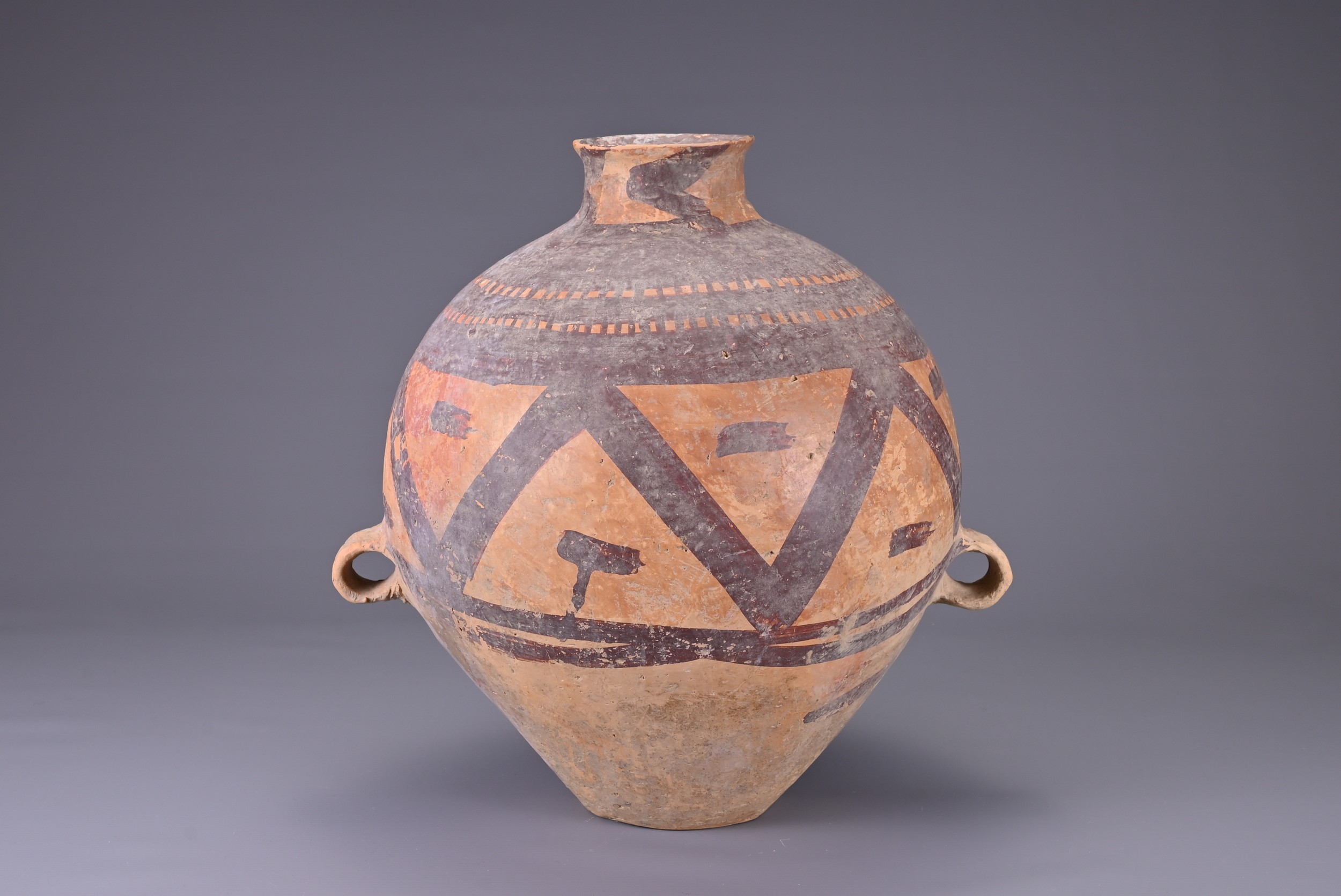 A LARGE CHINESE NEOLITHIC PAINTED POTTERY JAR, MACHANG (C. 2300 - 2000 BC). Fairly heavily potted in - Image 3 of 7