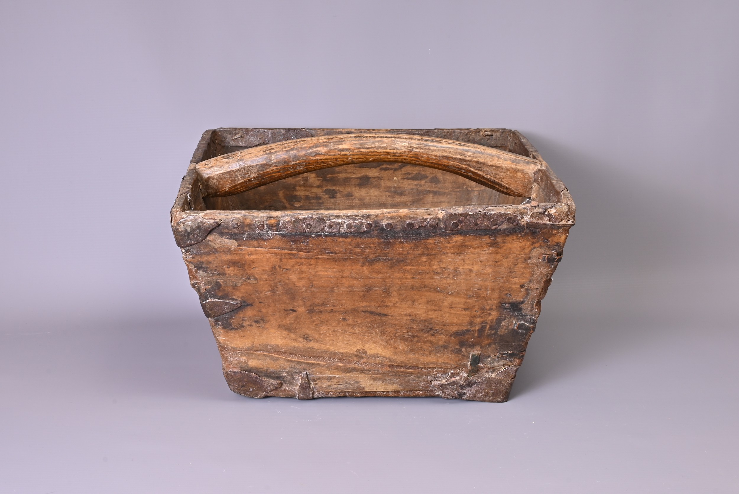 CHINESE 19TH/20TH CENTURY SQUARE-FORM RICE GRAIN BUCKET, with central handle and metal fittings. - Image 4 of 7