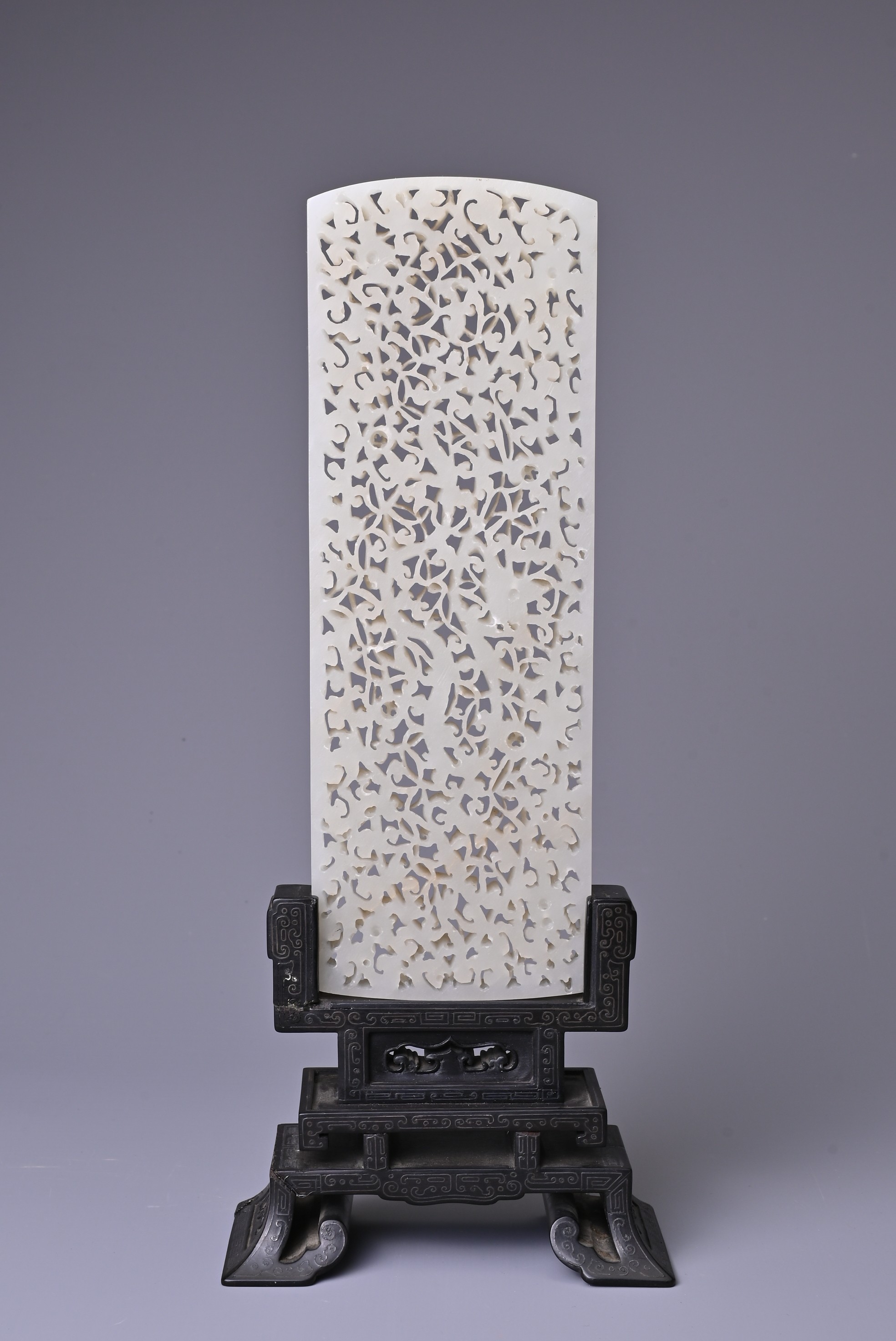 A LARGE CHINESE WHITE JADE PLAQUE, MING DYNASTY (1368-1644). Of rectangular form slightly rounded to - Image 3 of 8