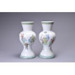 A PAIR OF 20TH CENTURY JAPANESE PORCELAIN FAMILLE VERTE-STYLE BALUSTER VASES. Each with green and