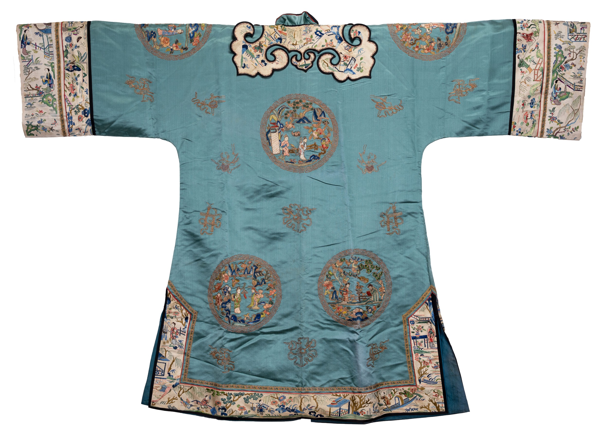 AN EARLY 20TH CENTURY CHINESE DUCK-EGG BLUE SILK EMBROIDERED ROBE. The ruyi-shaped collar, cuffs and - Image 2 of 8