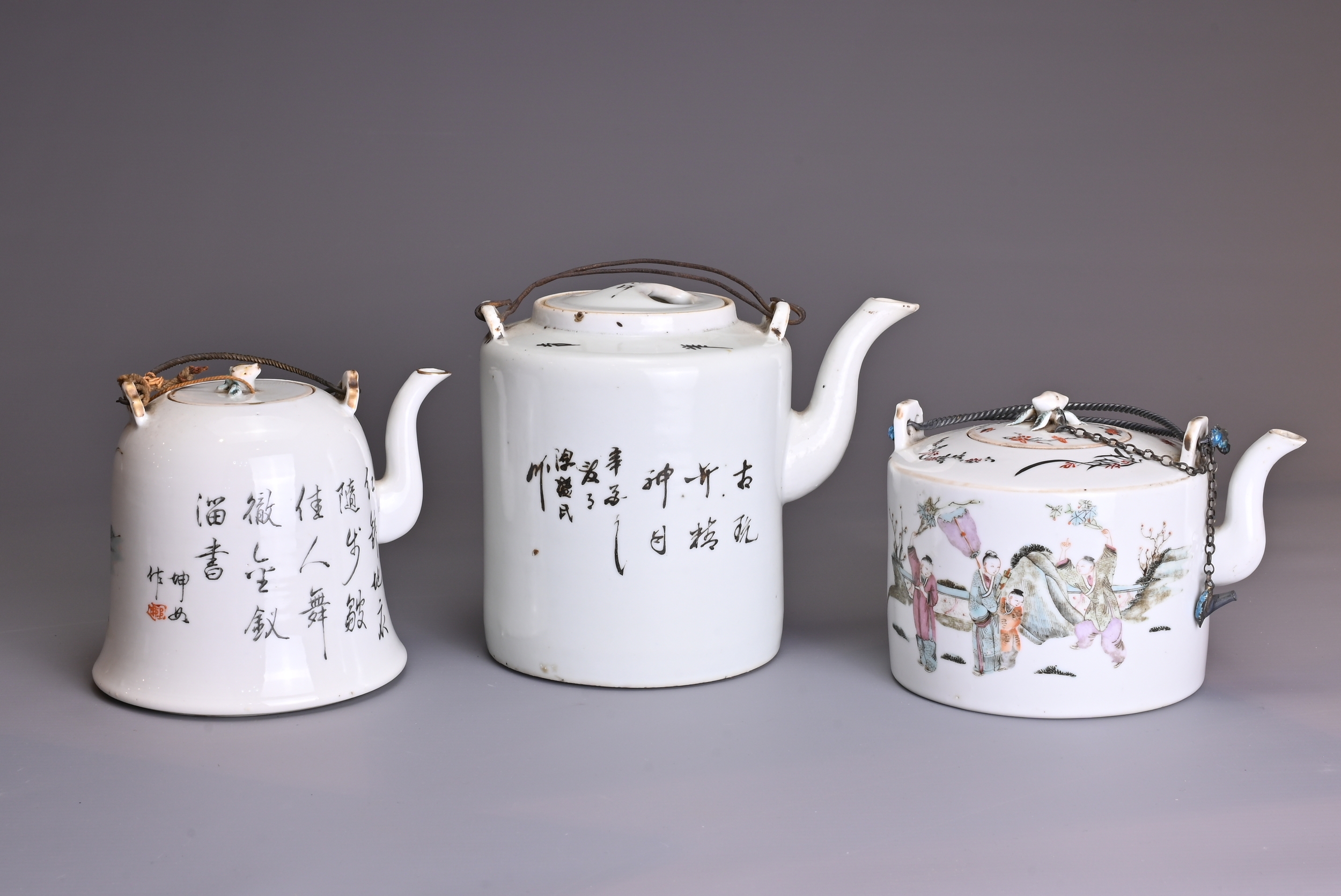 THREE CHINESE FAMILLE ROSE PORCELAIN TEA POTS, 19/20TH CENTURY. Cylindrical and bell-shaped form - Image 2 of 7