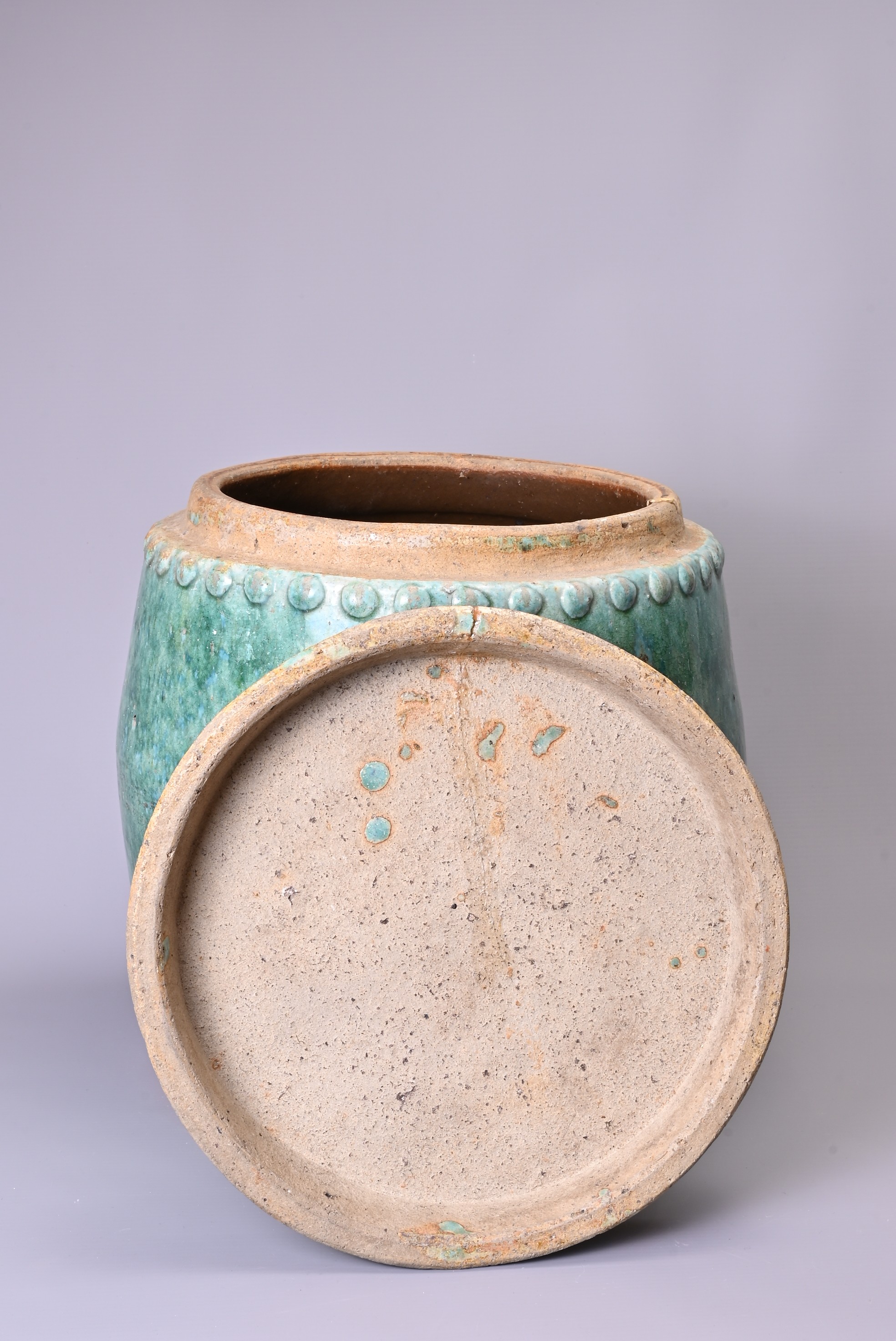 20TH CENTURY CHINESE CERAMIC POT WITH COVER, turquoise ground with crackle glazing and raised - Image 6 of 8