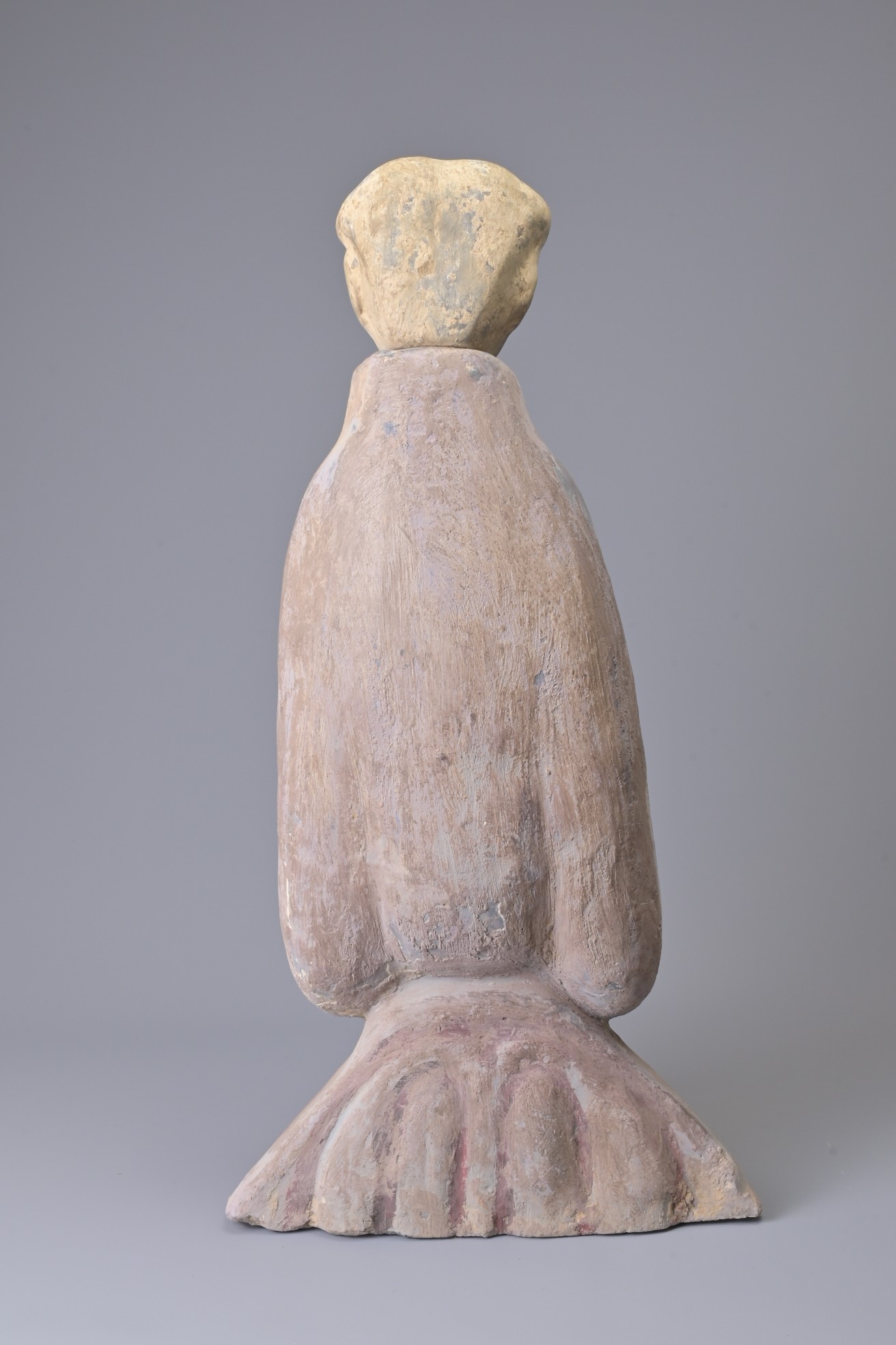 A LARGE CHINESE PAINTED GREY POTTERY FIGURE OF KNEELING COURT LADY, HAN DYNASTY. Heavily potted - Image 5 of 6